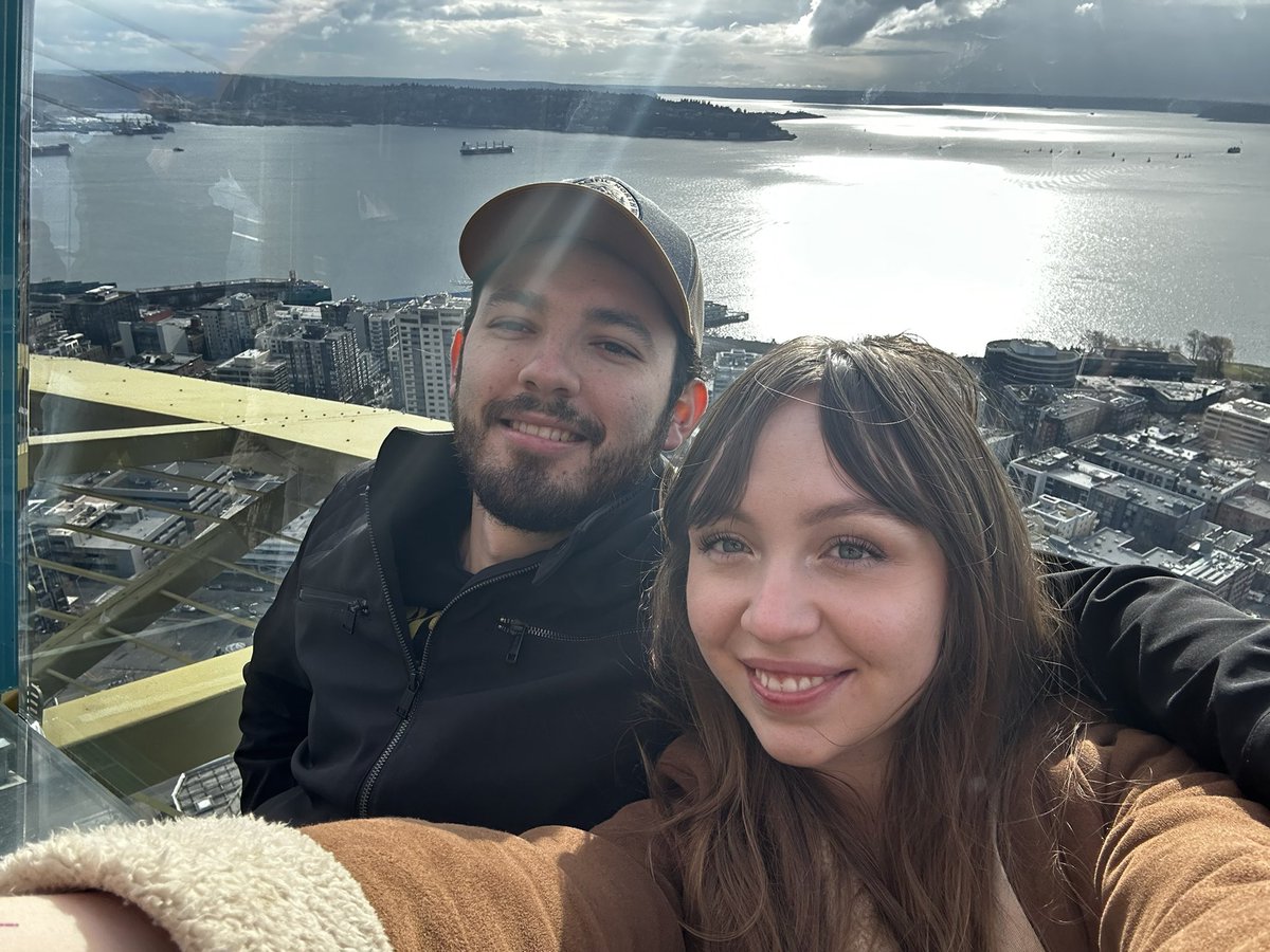 sambanda_'s tweet photo. en Seattle con el inge más guapo de todos https://t.co/CVALMekYR9