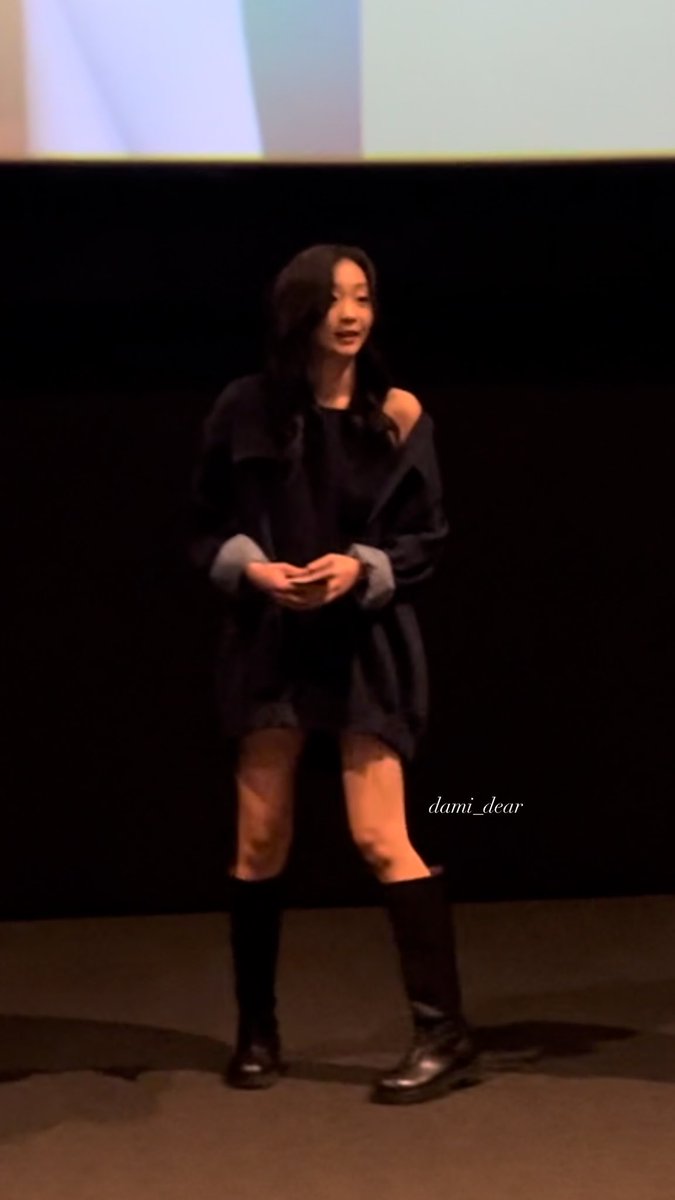 damda_dami's tweet photo. Got it! This time Dami is just in front of me! So close! I hope all my gifts deliver well to Dami, Sonee and director-nim! Video is coming!

Dami is so beautiful! 🥹🥹 https://t.co/vTmK2yeAD8