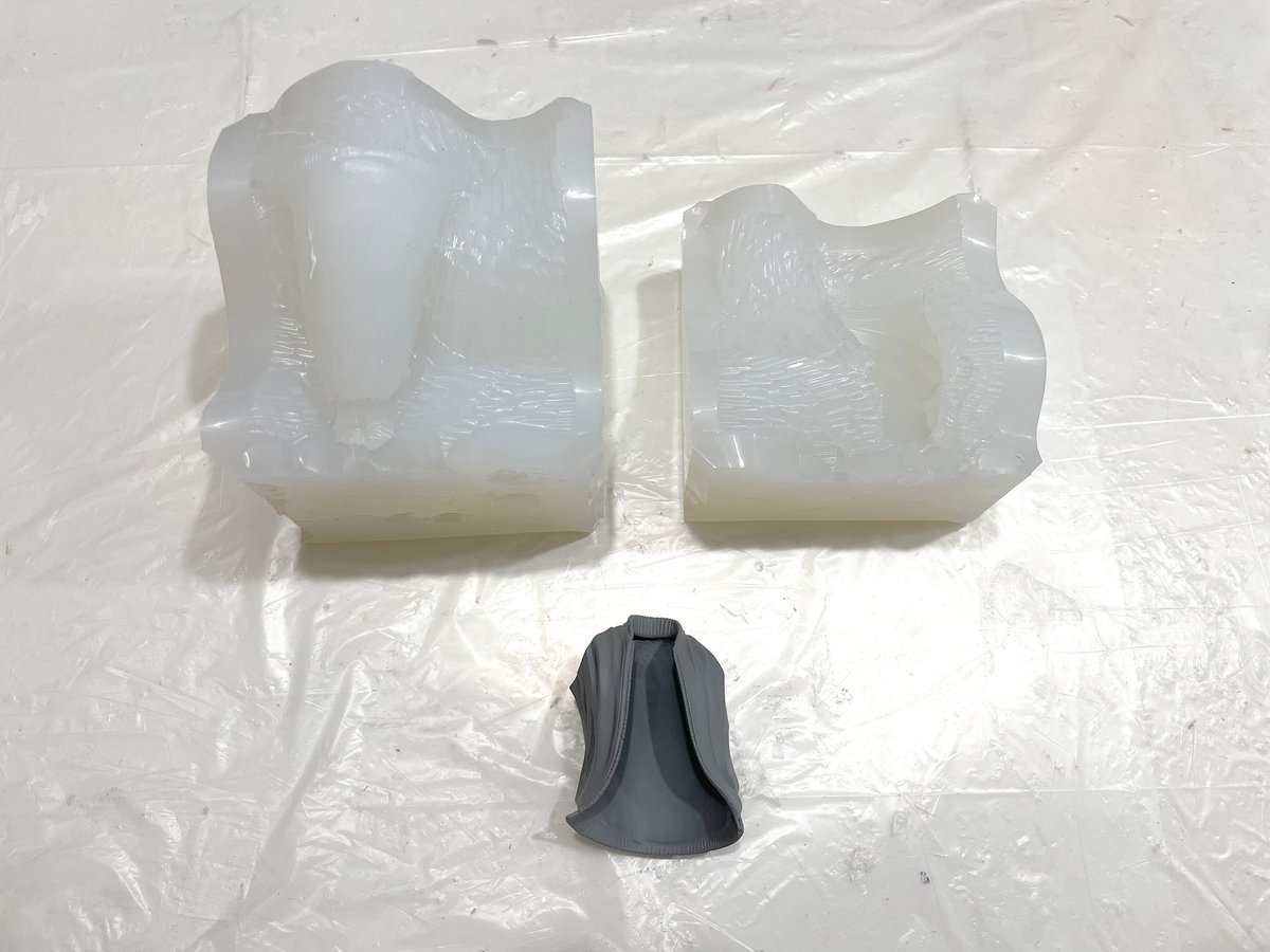 TRYD2022's tweet photo. シリコン型に切り込みを入れて
原型を取り出すと、形状に合わせた
型の完成です!
コヤッキーさんのスカジャンの
シリコン型がこれでできました!
#コヤスタ
#TRYD
#フィギュア
#KLAMPSTUDIO
←シリコンの型(ブロック) →原型を取り出す https://t.co/pURyKXVDp9