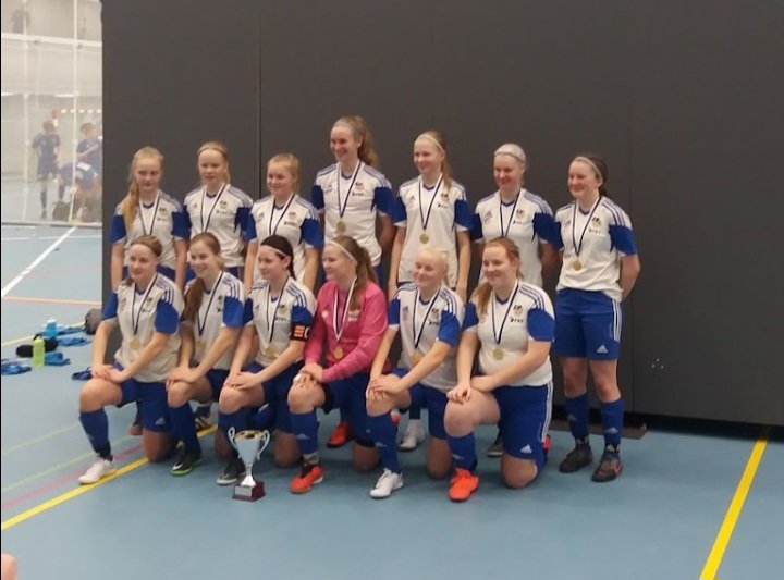 julkimo's tweet photo. Eupan BT mestarijoukkue futsalin lopputurnauksessa ja kuva on 5- vuoden takaa. Google kuvat  muistutti. https://t.co/iLJzeE6Upz