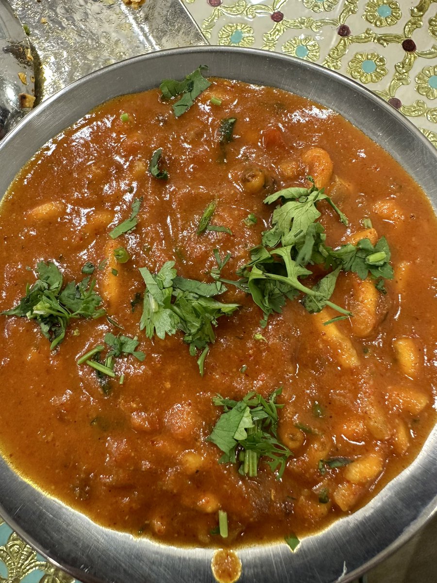 When it comes to veg food, one of my favourite restaurants is B Bhagat Tarachand. The food is absolutely delicious, great service and pocket friendly. The Kalbadevi restaurant though could do with better access roads.