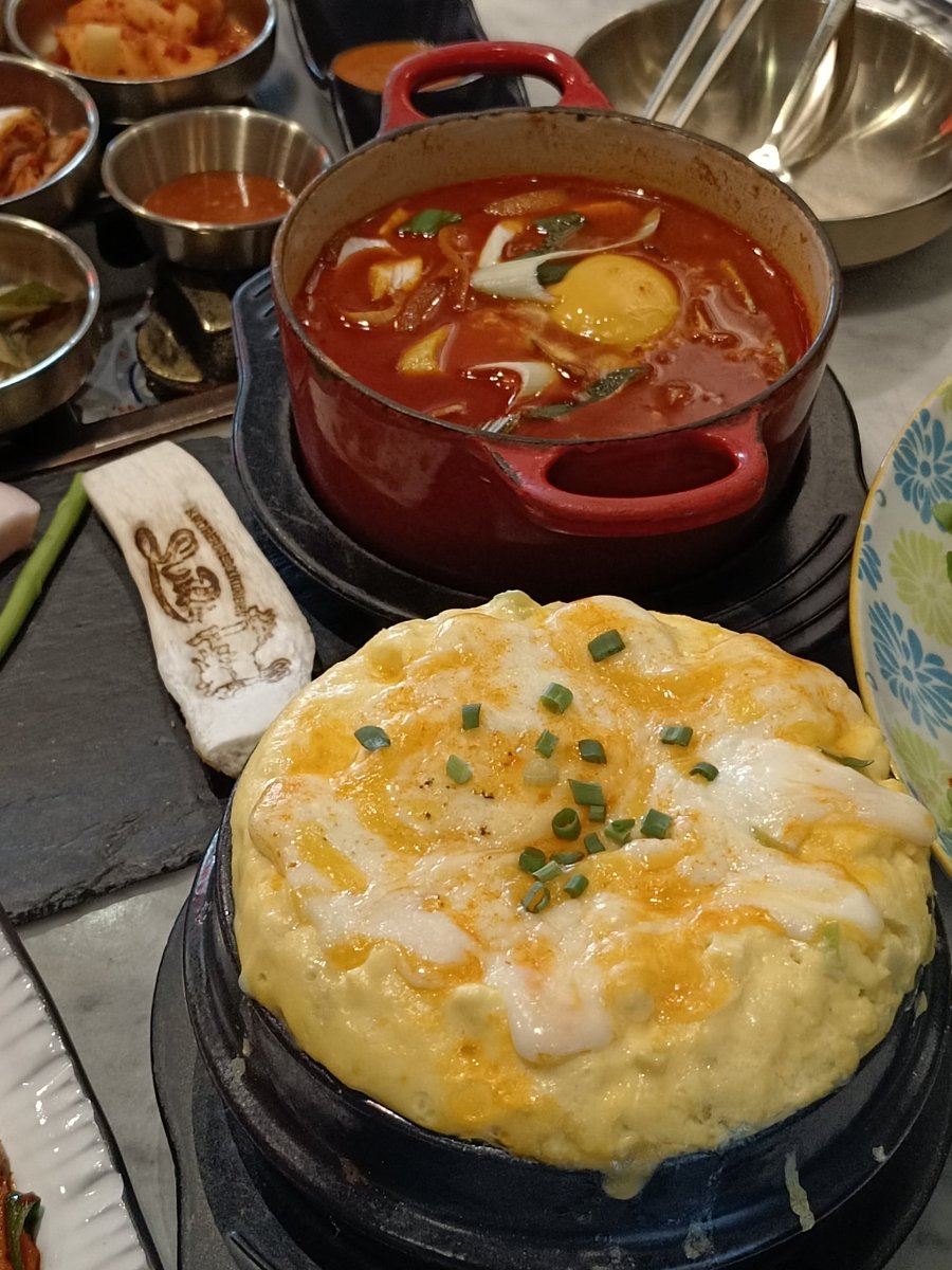 wassa_dew's tweet photo. ปิ้งย่างเกาหลีขนาดแท้ อร่อยจนโลกลืม!! 
นี่สั่งเซ็ท Friends Set กินกัน 2 คน อิ่มจนหายใจไม่ออก เครื่องเคียงเลิศทุกอย่าง พลาดไม่ได้ ต้องมา!!!!?
📍Sura Korean BBQ (สุขุมวิท 39) https://t.co/8mZze2bP3e