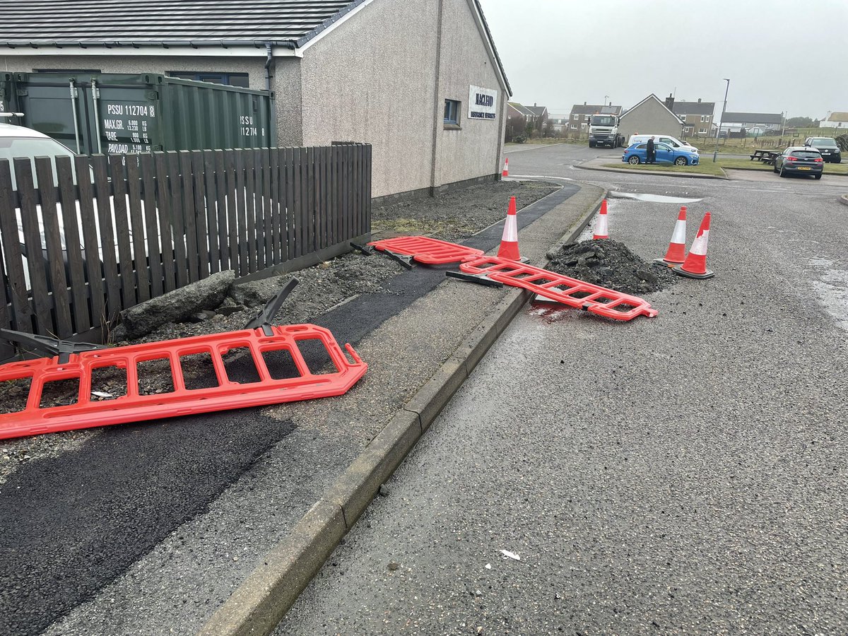 voove's tweet photo. @WeAreOpenreach This is the after photos. 2 weeks and still a mess. https://t.co/pZ4mUw2WxJ