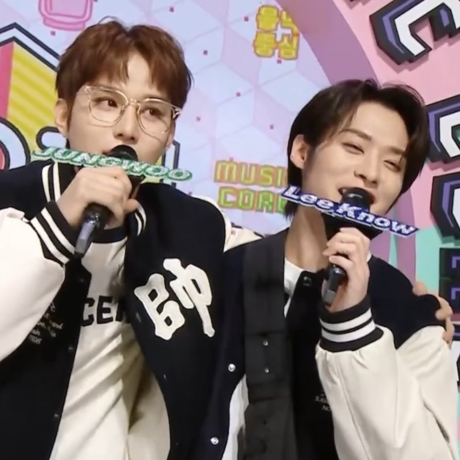 linoscookie's tweet image. the fact that lee know and jungwoo are both 98s liners that went to the same school but never crossed paths there and now they’re co-mcs together will always be the cutest 😭