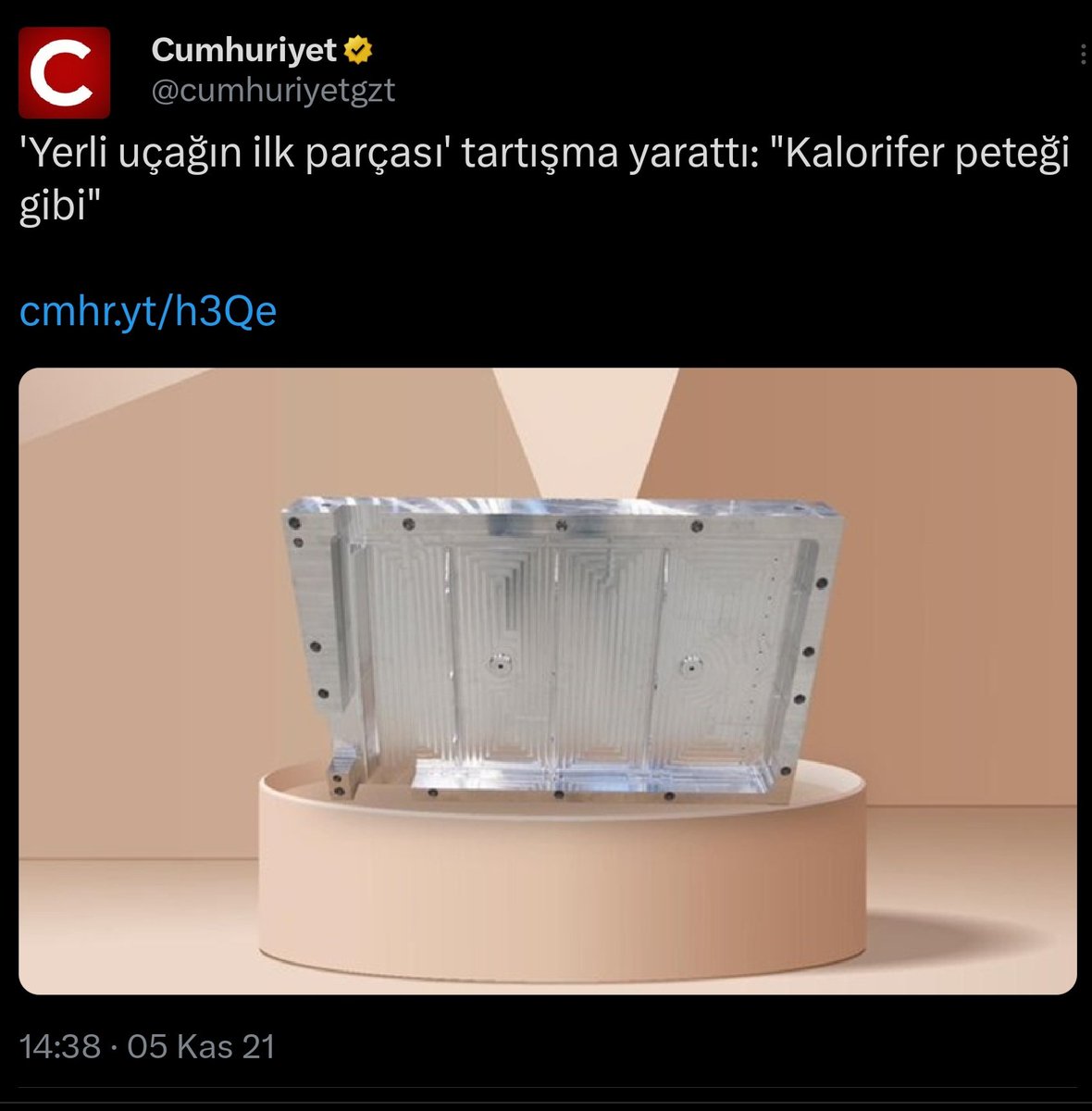 varank's tweet photo. 5 Kasım 2021'de milli muharip uçağın ilk parçası üretildi.

6'lı masanın avaneleri o zaman neler demişti hatırlıyor musunuz? https://t.co/XignrPCz9U