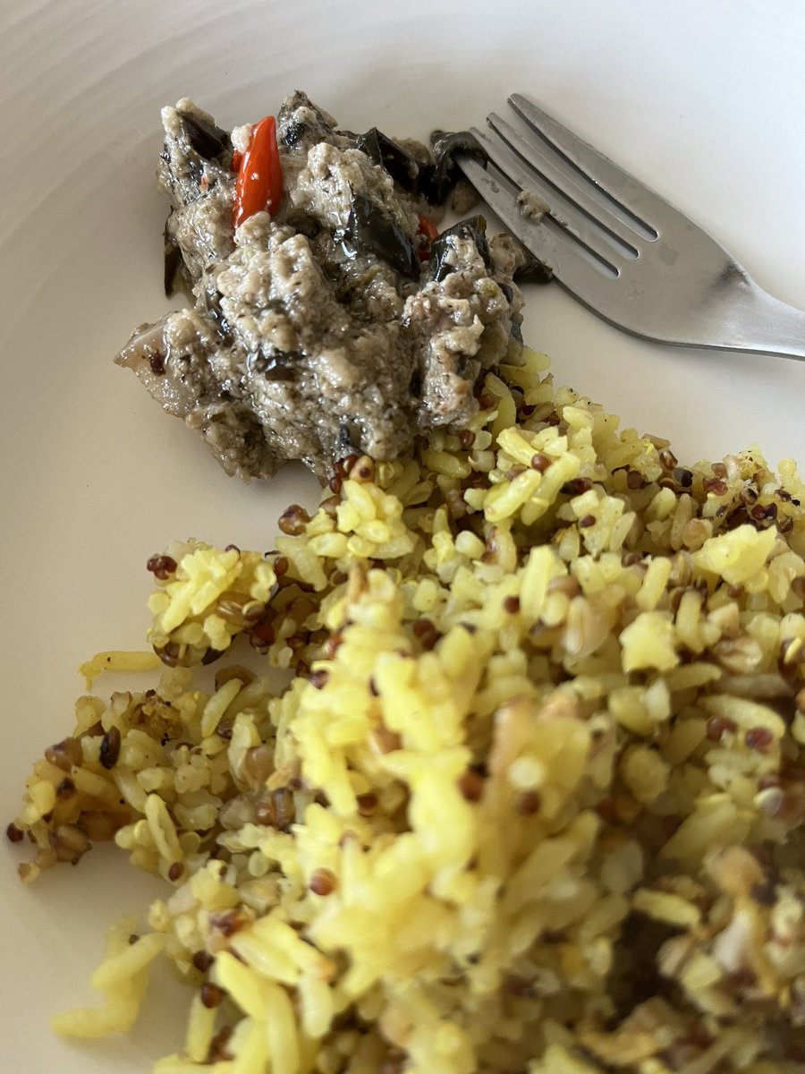 lynnarey's tweet photo. Ang aming pangmalakasang breakfast…😋😋
#sinantolan #porkadobo  #hotchocolate #yummy 😋😄 #NoDietweekend 😄 https://t.co/YLPtVCFDyg