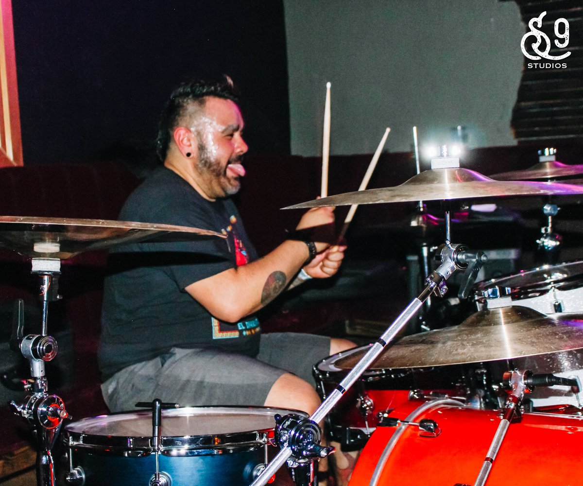 eothen7's tweet photo. Band: Hot Shot Kixxx
Drummer π₯: @choko399
Event: 02/25/2023
Location: @mona_bar_of_modern_art
#saturninestudios #photographers #photography #photoshoot #canon #band #drummer #hotshotkixxx #monabar #monabarofmodernart #music #musician https://t.co/aqoHZsdbuk
