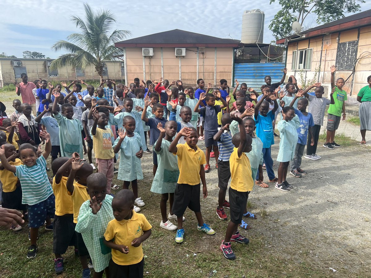 rebeca10j's tweet photo. Remar en Guinea Ecuatorial atiende a 110 niños. Dios nos dice en su palabra tira  tu pan sobre las aguas y en estos más de 20 años los misioneros de Remar, con el amor De Dios han acogido a miles de niños en extrema pobreza. @OngRemar #remar #guinea https://t.co/kZo9yrrzrQ