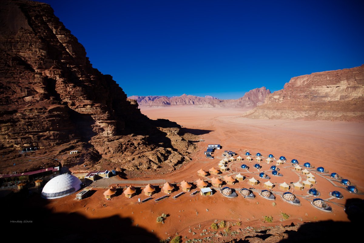 At Memories Aicha Luxury camp in #Wadirum #traveljordan #jordan #naturephotography #landscape #landscapephotography #twitternature #shotoncanon #twitternaturephotography #nightsky #nightskyphotography