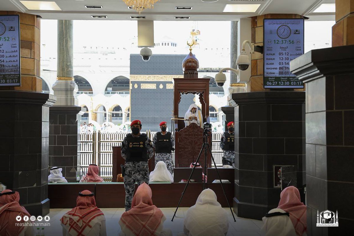Zahiiiir_'s tweet photo. Friday pics from Masjid Al Haram and Masjid Nabvi https://t.co/HZI5Ek5Kca
