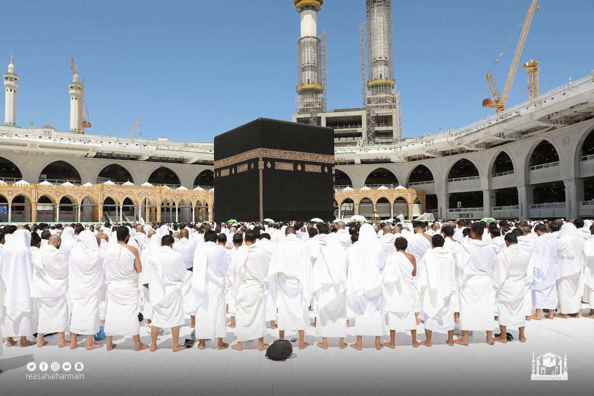 Zahiiiir_'s tweet photo. Friday pics from Masjid Al Haram and Masjid Nabvi https://t.co/HZI5Ek5Kca