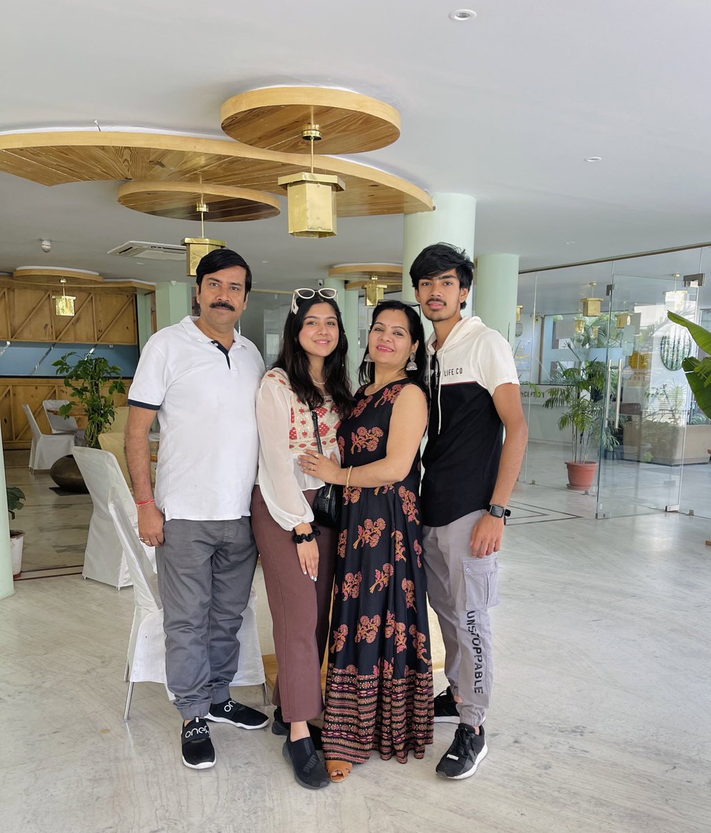 Shirog0705's tweet photo. @dr_maheshsharma Your moments with your grandson are delightful to see. However, it's unfortunate that Ashwani's family can't have the same, and it's disgraceful that you're defending @KailashHealth Khurja. Why wasn't an ambulance provided? https://t.co/beq9YMkQ90