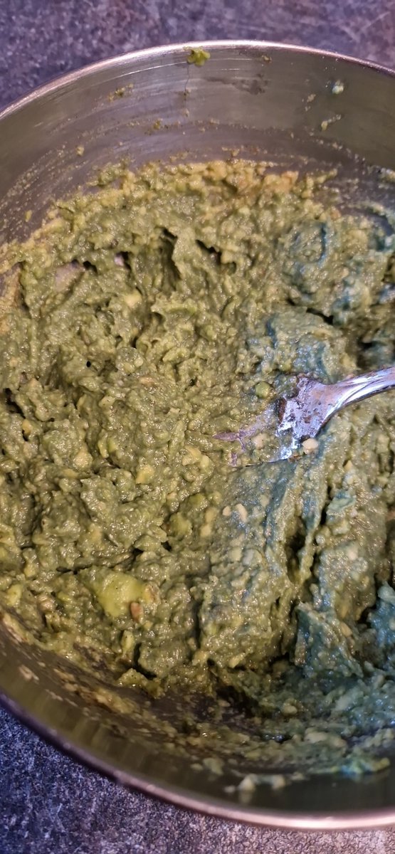 doncrov's tweet photo. Für das perfekte Grün beim Avocado verarbeiten..... 

Eine Messerspitze Spirulina Pulver. https://t.co/Wmd5xsuRMA