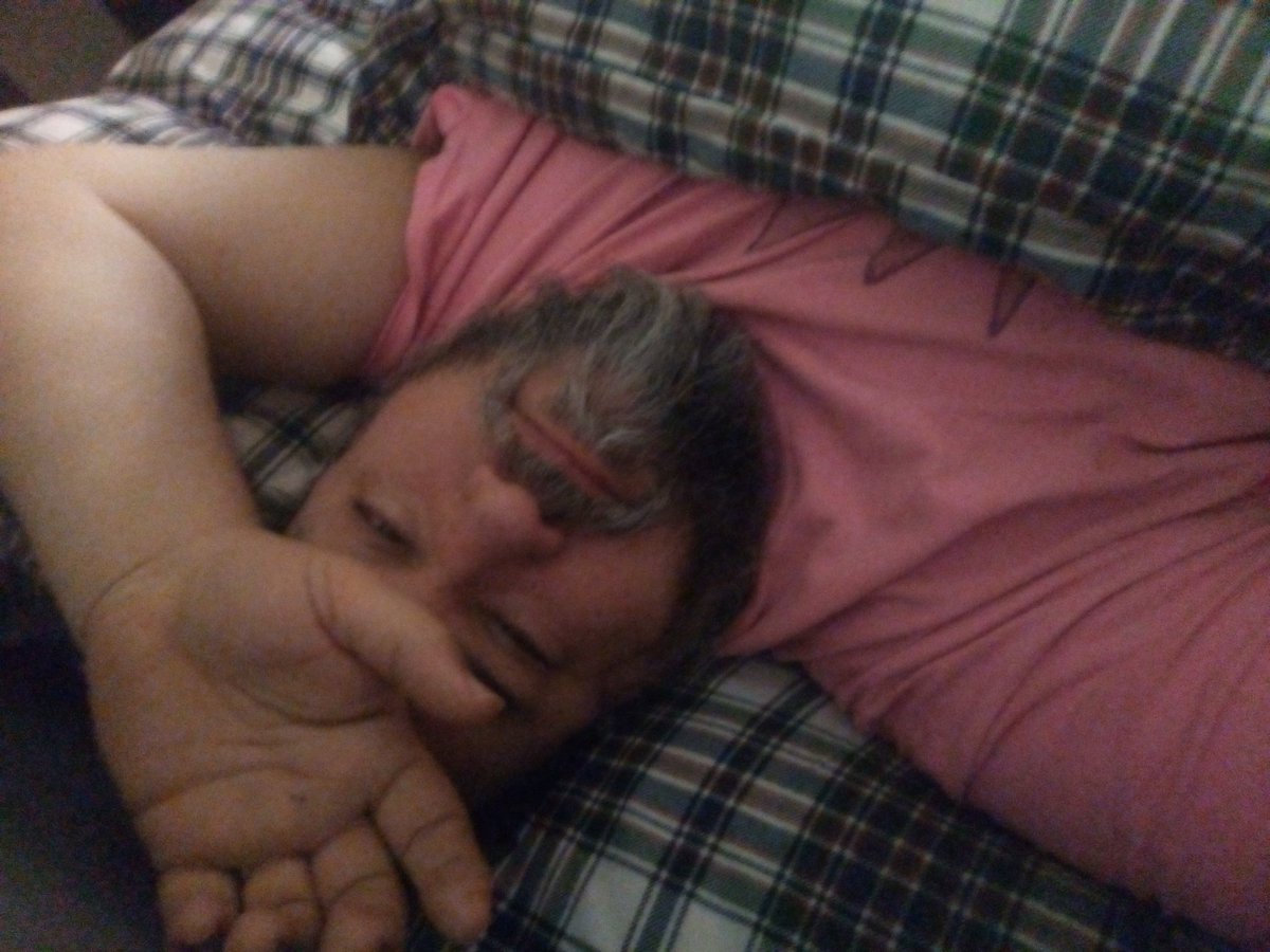 EbMdaddy50's tweet photo. Wakey wakey! Where r ma fucken eyeglasses gawddammit!? https://t.co/NpueY9BRtv
