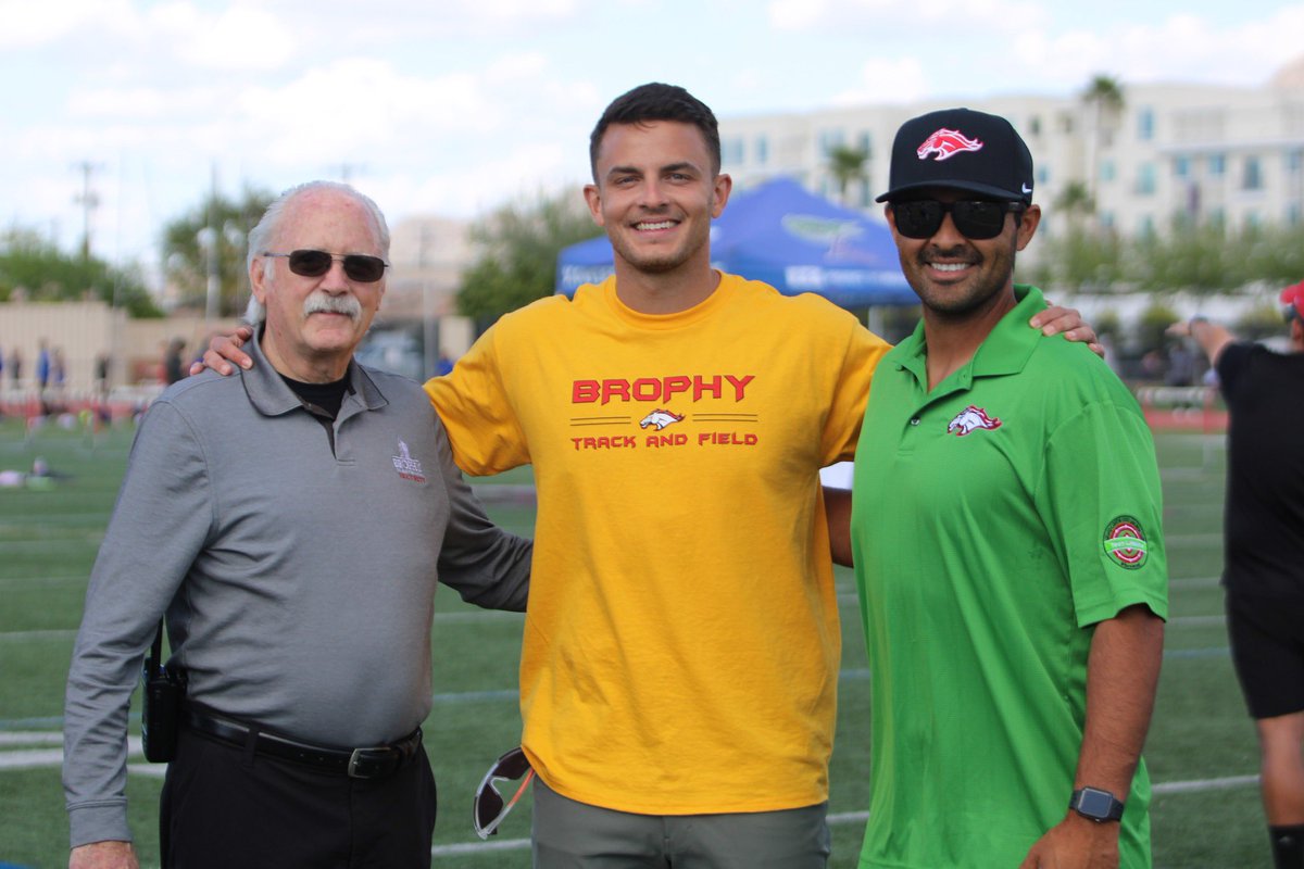 BrophySID's tweet photo. Thanks @DevonAllen13 for giving back to @BrophyAthletics and @bcpdistance. It was so cool to see so many young track athletes get to meet you today. https://t.co/GKK6Z13bFq