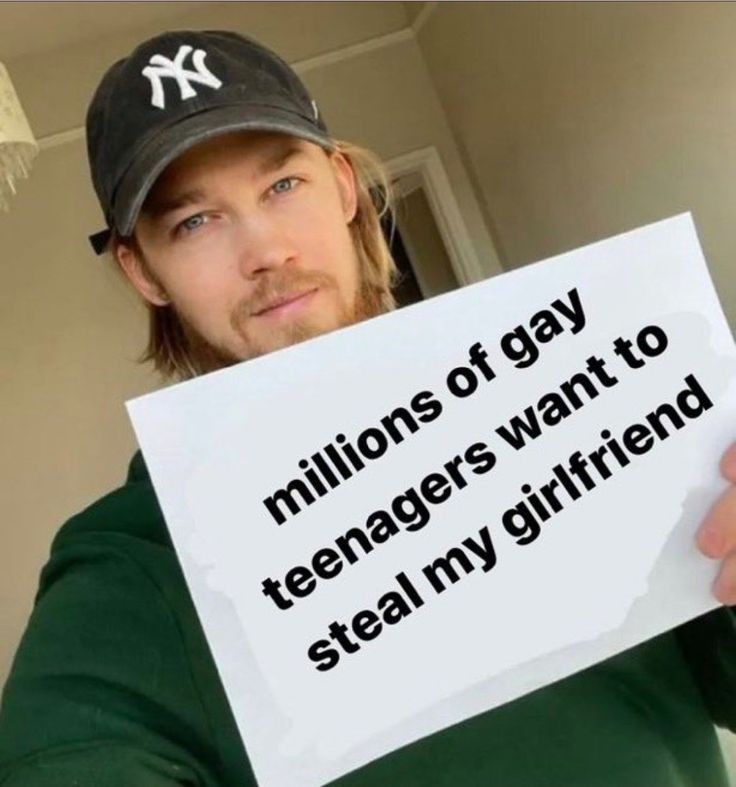 httpxsour's tweet image. joe alwyn trending again 😭