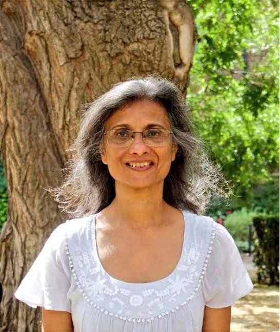 utterflea's tweet photo. "Every generation sources histories in a different manner. So, history is infinite. We cannot finish it" 
- @GuhaSudeshna, author, 'A History of India Through 75 Objects' talks to me abt everything frm the headless statue of Kanishka to the Godrej lock!
https://t.co/ckjBYYUheQ https://t.co/7gDI8Sn3Ju