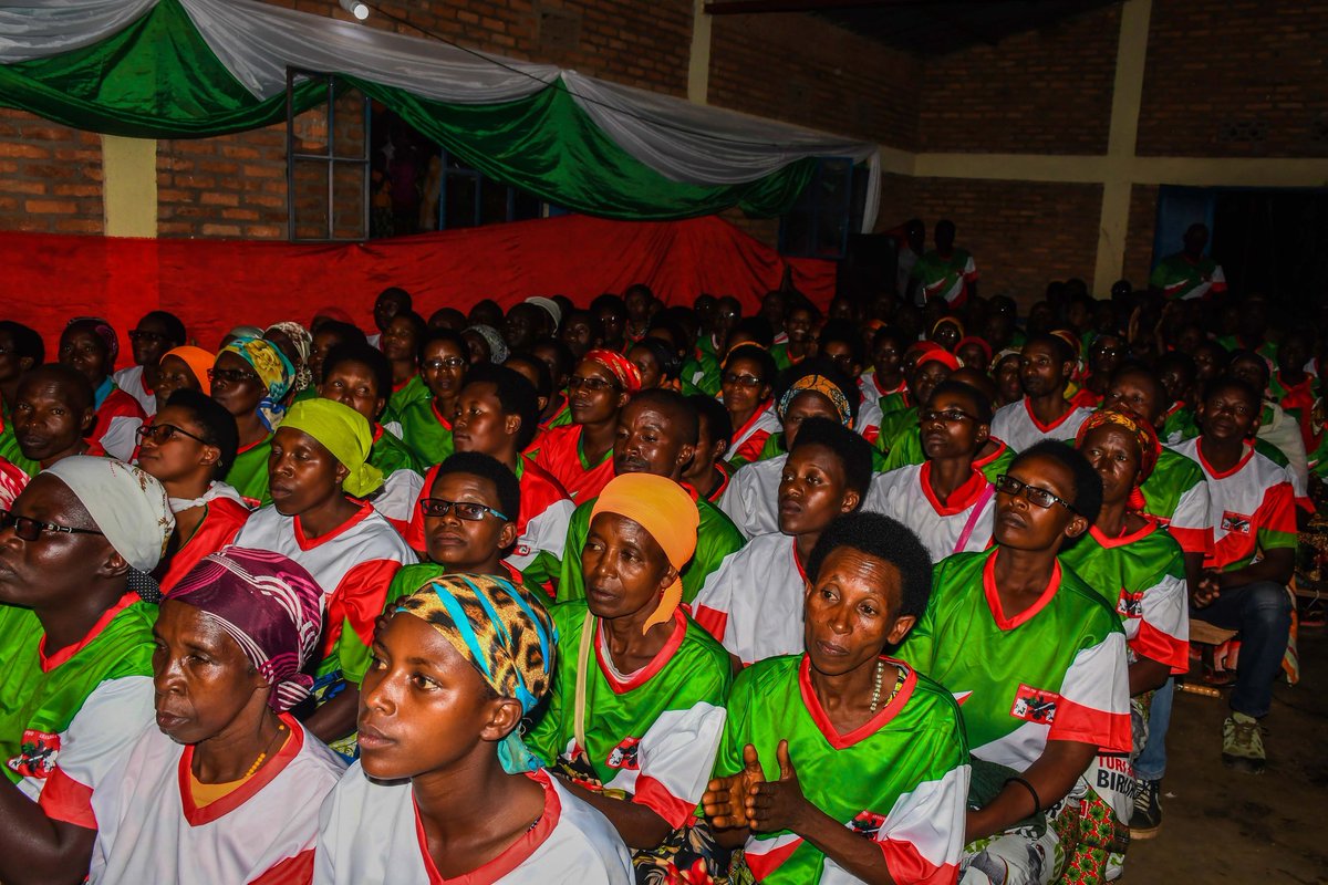 InkonaRyansoro's tweet photo. Partout où il est passé,#R_Ndikuriyo a invité les Bagumyabanga à être des bons modèles ds la société,à lutter contre la pauvreté,à ne pas gaspiller la production agricole,à limiter les naissances,à savoir et méditer sur l'historique du parti.@CnddFdd @GitegaVutura1 #Burundi 2/2 https://t.co/wbw2KWwgno