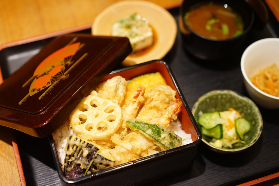 thatha7a's tweet photo. 花りん@あざみ野。天重ランチ。うまい。 
https://t.co/5yGPBwzWBu #tabelog https://t.co/Pk7FoPaKSv