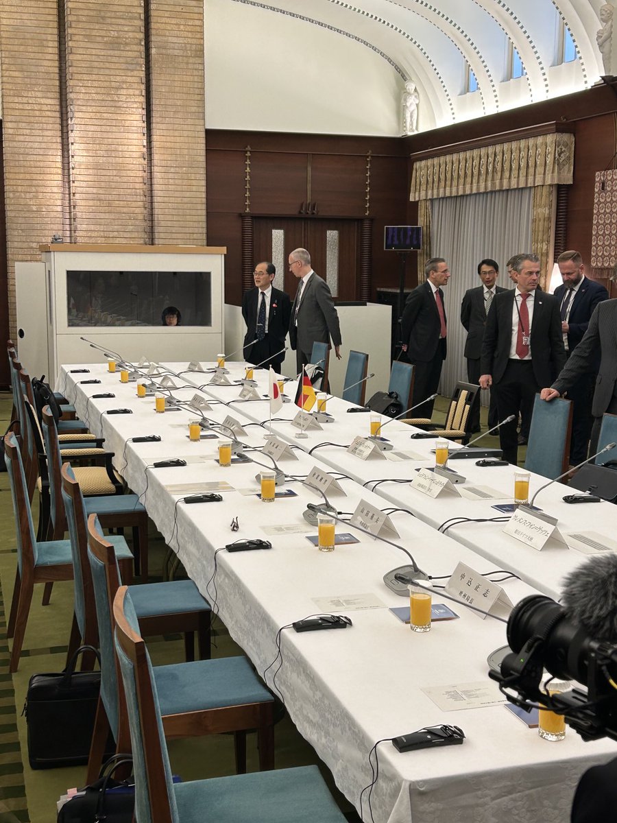 mganslmeier's tweet photo. Im Amtssitz des japanischen Ministerpräsidenten beginnt gleich das Gespräch mit #Bundeskanzler Scholz #deutsch-japanische Regierungskonsultationen https://t.co/saVQsWvMRg