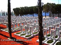 msatici_'s tweet photo. Çanakkale ; “Komutanım benim tüfek bozulmuş , tetik basmıyor diyen askere , tüfek sağlam oğlum , senin parmağın kopmuş denilen yerdir . 

108. Yıldönümünde şehitlerimizi rahmetle ve minnetle anıyoruz. https://t.co/uXzL3JQ7zQ