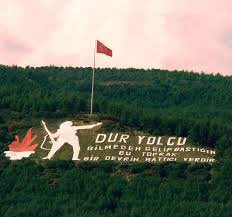 msatici_'s tweet photo. Çanakkale ; “Komutanım benim tüfek bozulmuş , tetik basmıyor diyen askere , tüfek sağlam oğlum , senin parmağın kopmuş denilen yerdir . 

108. Yıldönümünde şehitlerimizi rahmetle ve minnetle anıyoruz. https://t.co/uXzL3JQ7zQ