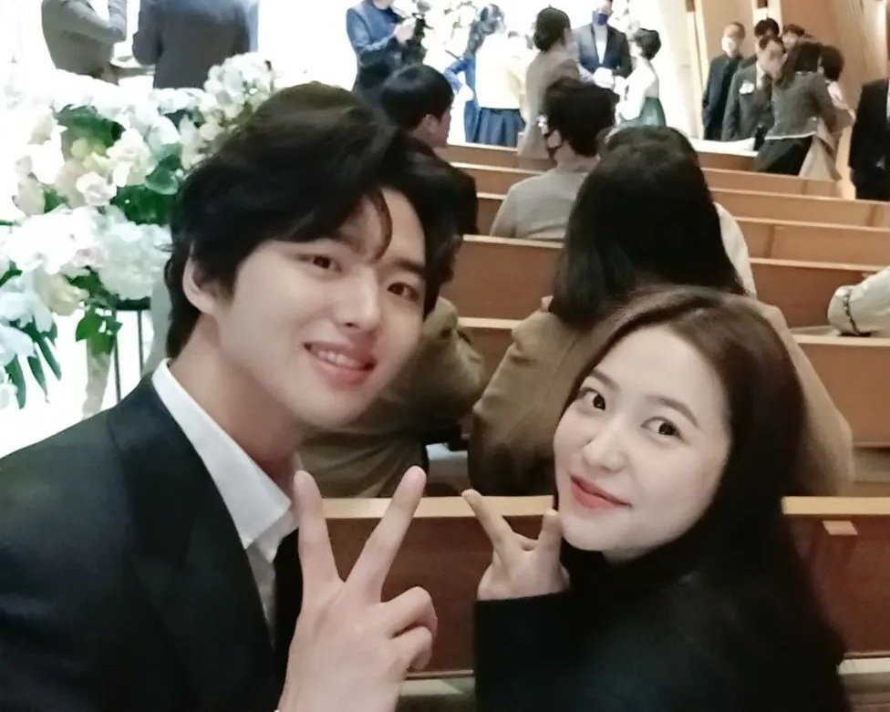 ForHongseok's tweet photo. Hongseok and Yeri at director Park DhanHee's wedding ceremony

#홍석 #양홍석 #HONGSEOK
#펜타곤 #PENTAGON @CUBE_PTG https://t.co/dZSgclWO6u