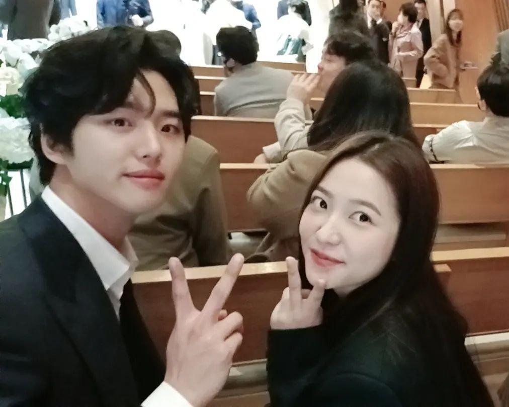 Hongseok and Yeri at director Park DhanHee's wedding ceremony

#홍석 #양홍석 #HONGSEOK
#펜타곤 #PENTAGON <a href="/CUBE_PTG/">PENTAGON·펜타곤</a>