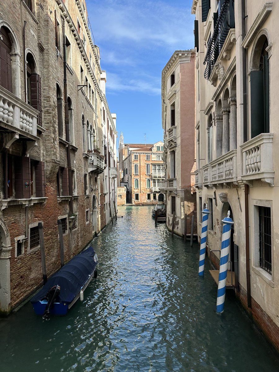 teatrolafenice's tweet photo. 🌤 «È impossibile per un uomo imparare ciò che crede di sapere già» (Epitteto). Buon sabato a tutti!

#18marzo https://t.co/zrWAQikZcV