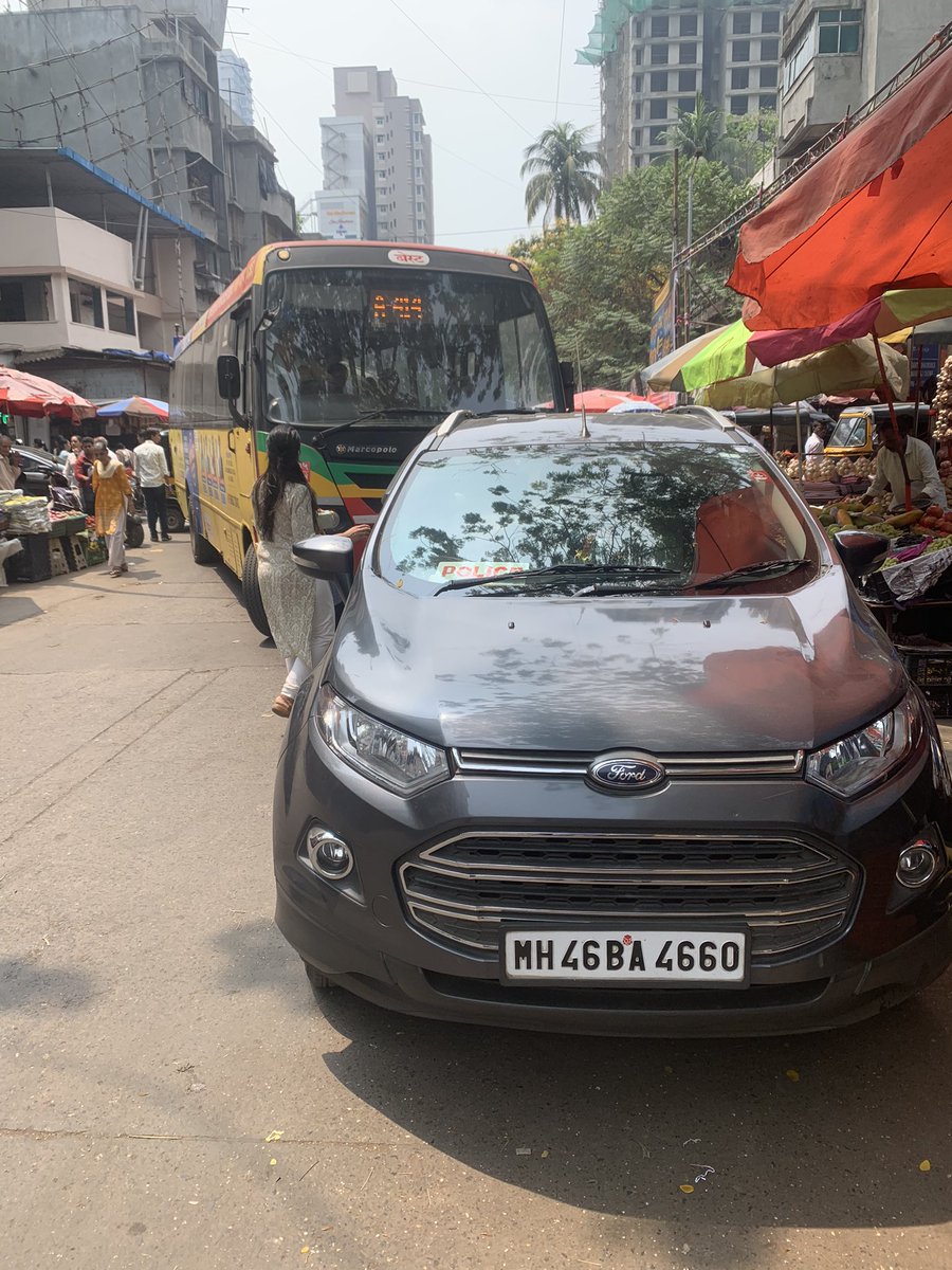 NagdaNikhil's tweet photo. @MTPHereToHelp this is near Jalaram market, RRT road Mulund west. A parked ecosport is blocking traffic since long. Even a traffic police said he will be unable to take action as it has a police board placed in front. Please take action @mumbaitraffic @mulund_info https://t.co/mniLE20Dxt