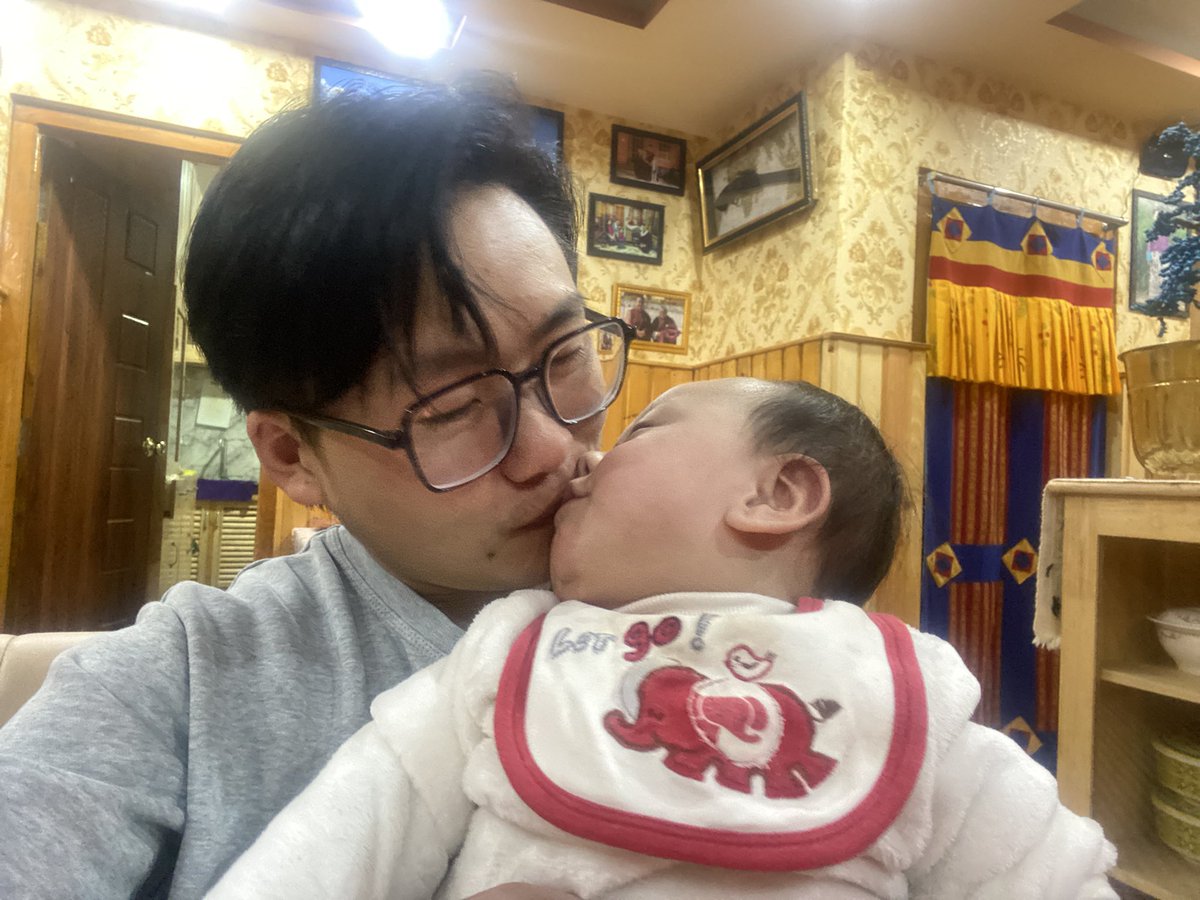 DechenPhurba1's tweet photo. Past won't come back, but it gets stored in our memory with various emotions associated with the situations. It's okay to smile, laugh and cry reminiscing when it pops up in our conscious mind. However, in the end, we need to realize that the past had passed and we cannot change, https://t.co/BK6p0qvodh
