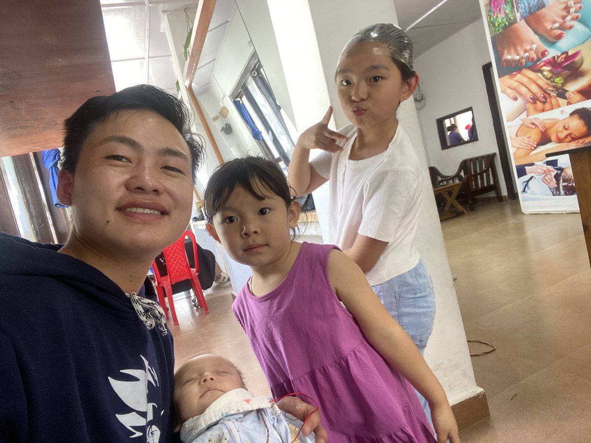 DechenPhurba1's tweet photo. Past won't come back, but it gets stored in our memory with various emotions associated with the situations. It's okay to smile, laugh and cry reminiscing when it pops up in our conscious mind. However, in the end, we need to realize that the past had passed and we cannot change, https://t.co/BK6p0qvodh