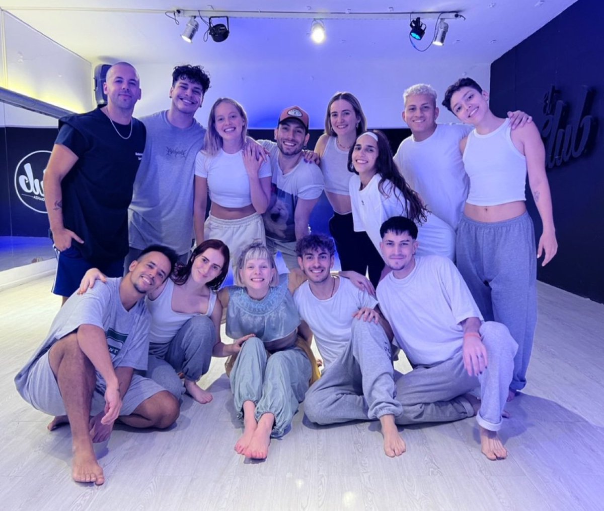 AuroraFranceOff's tweet photo. Some footages of @AURORAmusic with the group of dancers that'll perform with her on her Lollapalooza sets 👯‍♂️

📷/🎥: Mati Napp on Instagram (1-3) and Instagram story (4)
➡️ https://t.co/dELuscGXE2 https://t.co/rcmeP0yAEy