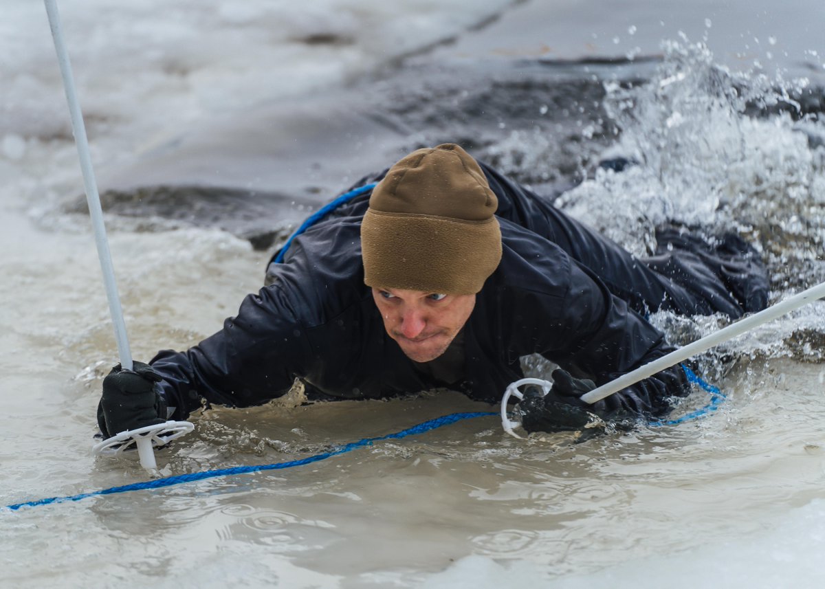 USArmyEURAF's tweet photo. And you thought it was cold outside where you're at...
#Soldiers assigned to the 183rd Cavalry Regiment, @VaNationalGuard, recently conducted the polar plunge portion of winter survival training at #ArcticForge 23 in Finland.
#StrongerTogether #MakingaDifference https://t.co/a8roI8Z2Ec