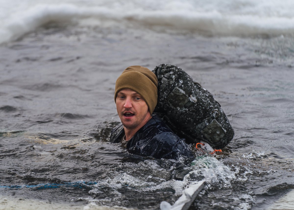 USArmyEURAF's tweet photo. And you thought it was cold outside where you're at...
#Soldiers assigned to the 183rd Cavalry Regiment, @VaNationalGuard, recently conducted the polar plunge portion of winter survival training at #ArcticForge 23 in Finland.
#StrongerTogether #MakingaDifference https://t.co/a8roI8Z2Ec