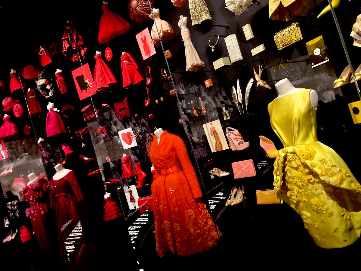 「今まで観てきたどのハイブランドの展覧会ともレベチすぎた。世界観に飽きてる暇がない」|メラン28号のイラスト