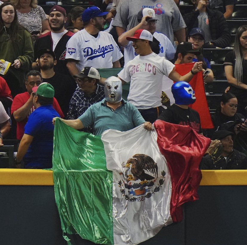 MEXICO MAKES HISTORY!!!🇲🇽

The Mexican team comes from behind to beat Puerto Rico 5-4 and advances to the semifinals of World baseball classic