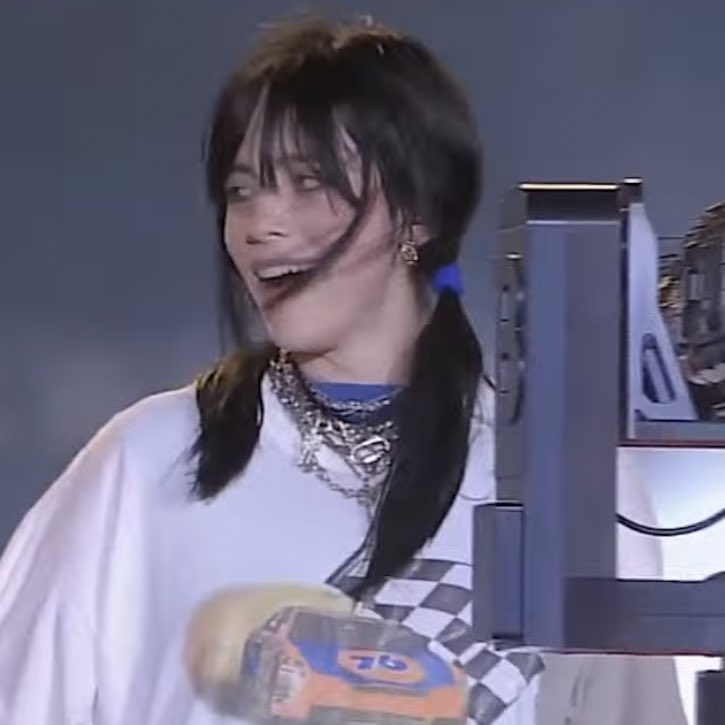 Billie Eilish escuchando al público en Lollapalooza Chile:

 “¡No sé qué significa eso, pero es increíble!”