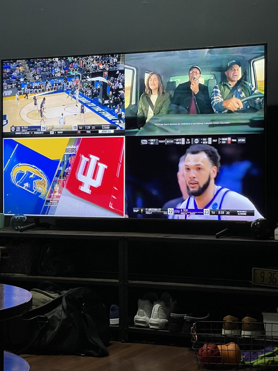 MandyNobbe's tweet photo. Best time of the year hands down #marchmaddness https://t.co/ud5tzX0DIC