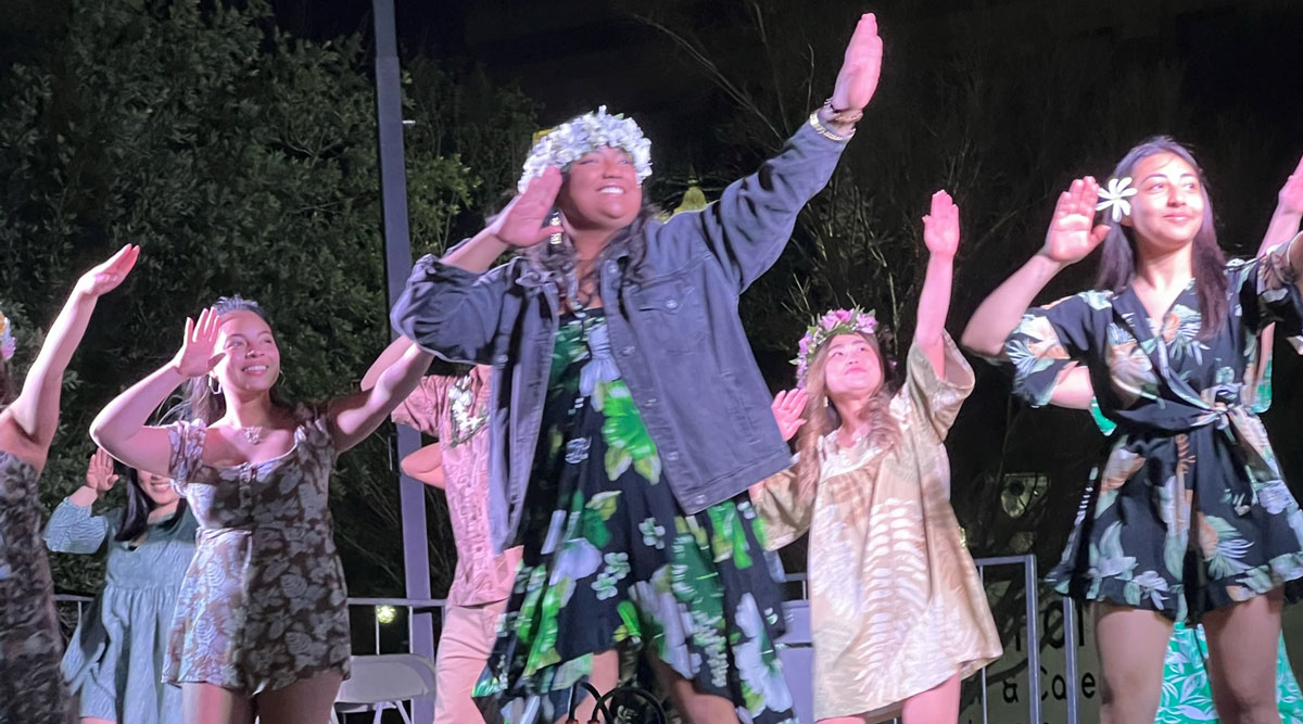 Baylor's tweet photo. Aloha spirit at Baylor! 🐻🌺

Thanks to BU's Hawai'i Club for hosting Lū’au 2023 tonight on Fountain Mall! https://t.co/kspw3P7LtJ