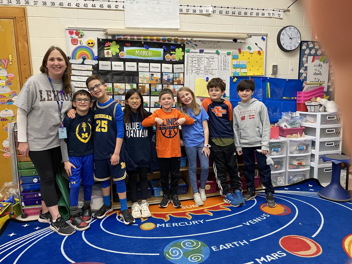 SraEdelson's tweet photo. Started the week off with some college spirit. This crew sure loves Michigan! #wt112 #112leads https://t.co/B8AAgIGu1t