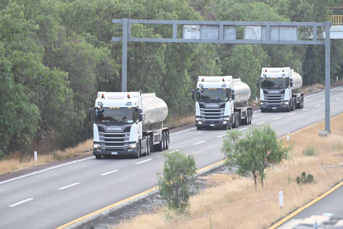 #CaravanaScania sobre la #32 #VíaLibre <a href="/Marcoherguzman/">Marco Hernández</a> <a href="/ScaniaMX/">Scania México</a> <a href="/ScaniAMondragon/">Alejandro Mondragon</a>