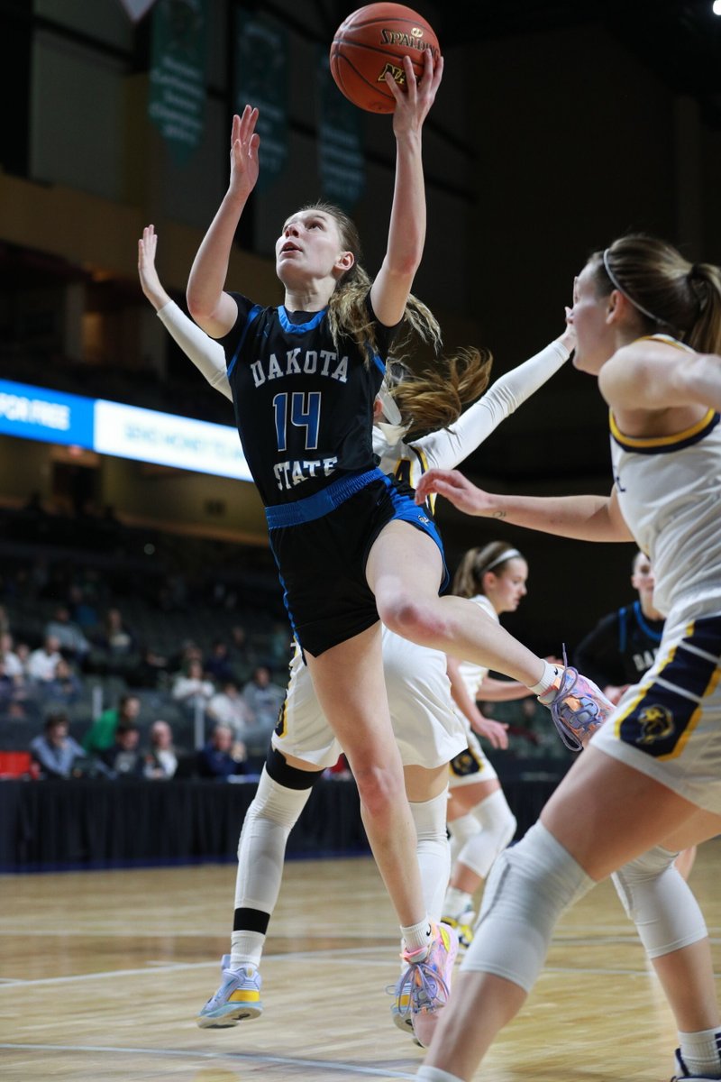 DSU_Athletics's tweet photo. W 🏀 #NAIAWBK l End 3Q
Three DSU players scoring in double digits, trailing by six points.
Trojans look to make a late 4th quarter push!
#TrojanNation⚔️ #BattleforRedBanner #LoyaltoBlue https://t.co/TEPJ57UklY