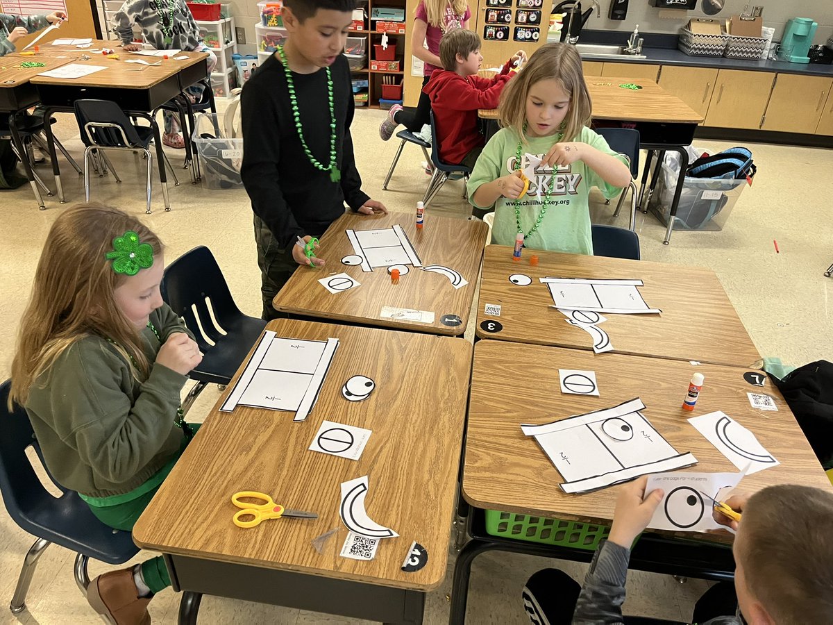 The_Katy_Croft's tweet photo. We have learned ALOT about fractions this week (1/2 and 1/4). We had so much fun making Fraction Robots today! 🤖 @CherokeeSchools @IndianKnollES #fractions https://t.co/bKhfVnqCU5