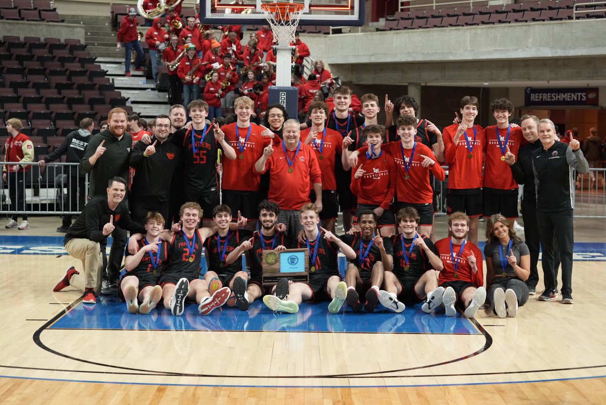 chronicleMN's tweet photo. Panthers roll over the Cougars and win the Section Championship!  @LNHoopsOx @LNHS_Panthers https://t.co/2tFgyaCJXC