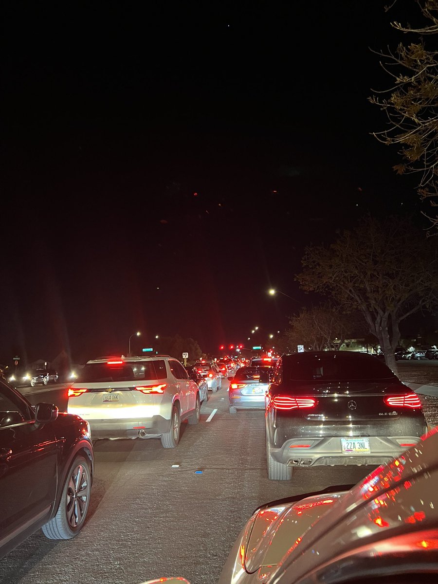sonyysally's tweet photo. @taylorswift13 don’t start!!! You still have fans in traffic trying to get in 😭😭 https://t.co/PRTzssHcHv