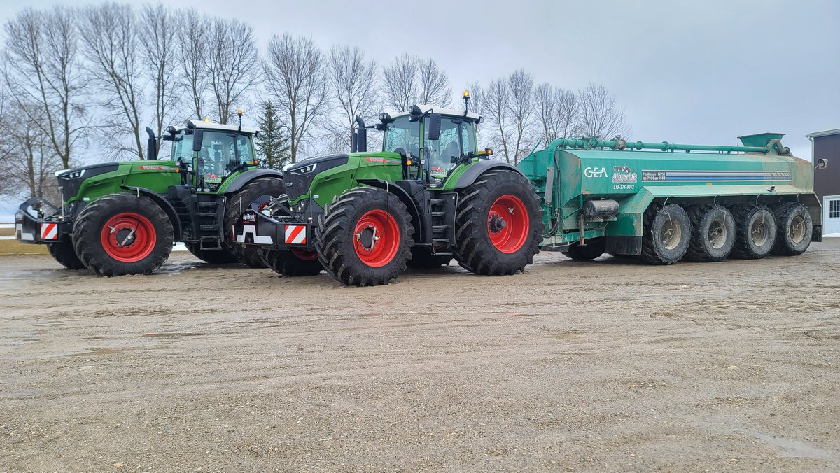 AgriBrink's tweet photo. Our Ontario team did a great job getting these brand new @Fendt_NA tractors for Albrect's Custom Services all set up with our #tirepressureadjustment system and ready to get to work! #reducecompaction https://t.co/uQYcZjliWM
