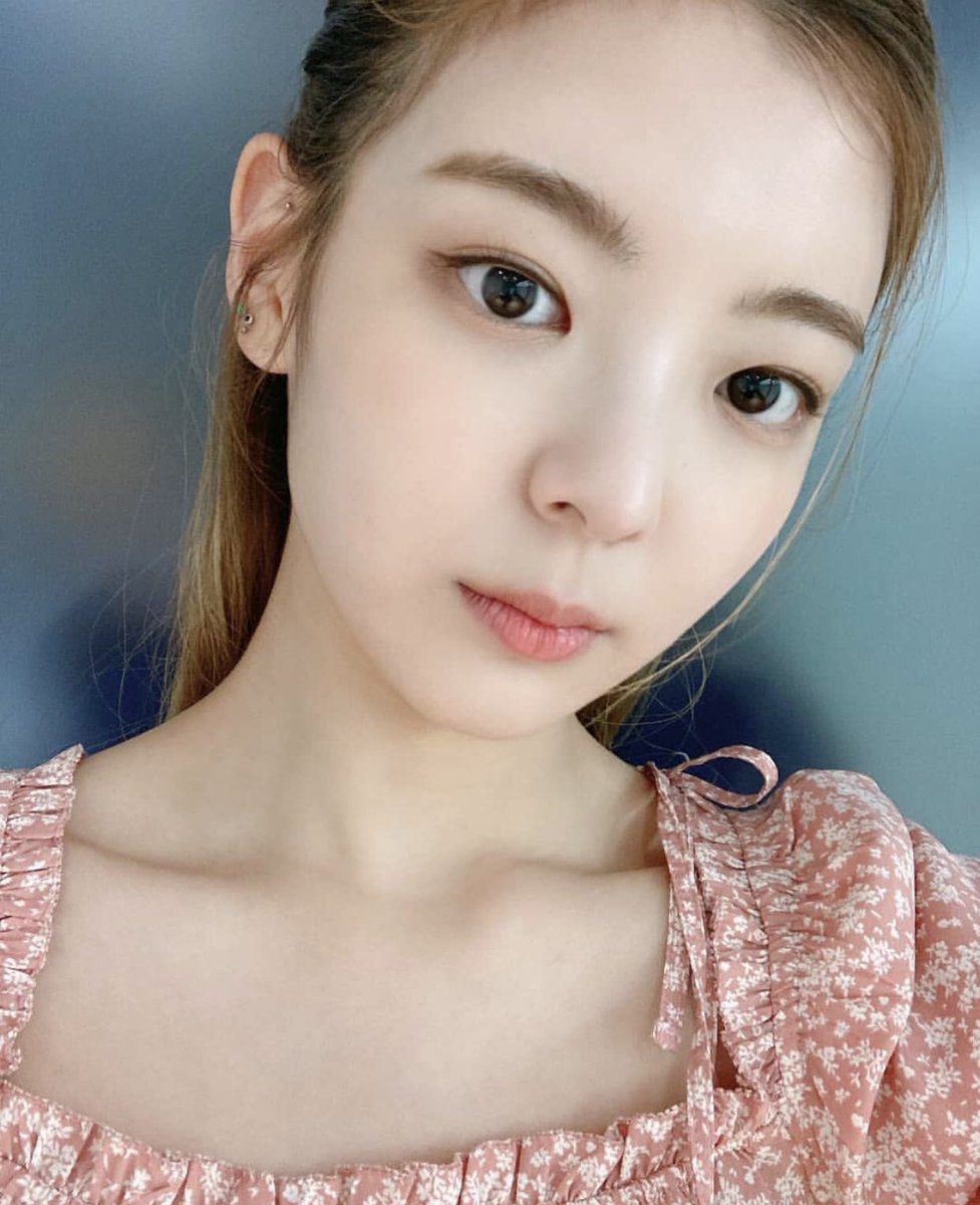 #𝚜tay𝑤ithー𝑐𝑙𝑠𝑛 es lo que debe estar pasando en todo el mundo, pues justo ahora está pasando el evento más esperado del año y hablo del #𝒍ove𝒍y·𔘓·𝒄omǝ𝒃ack ☝🏻 antes de que me salgan con cosas nada que ver. felicidades, ponsesas. ♡

𝚌i𝕟na𝚖o͞on ⋆ ❩͏ ˚ #𝑐o𝚗y!