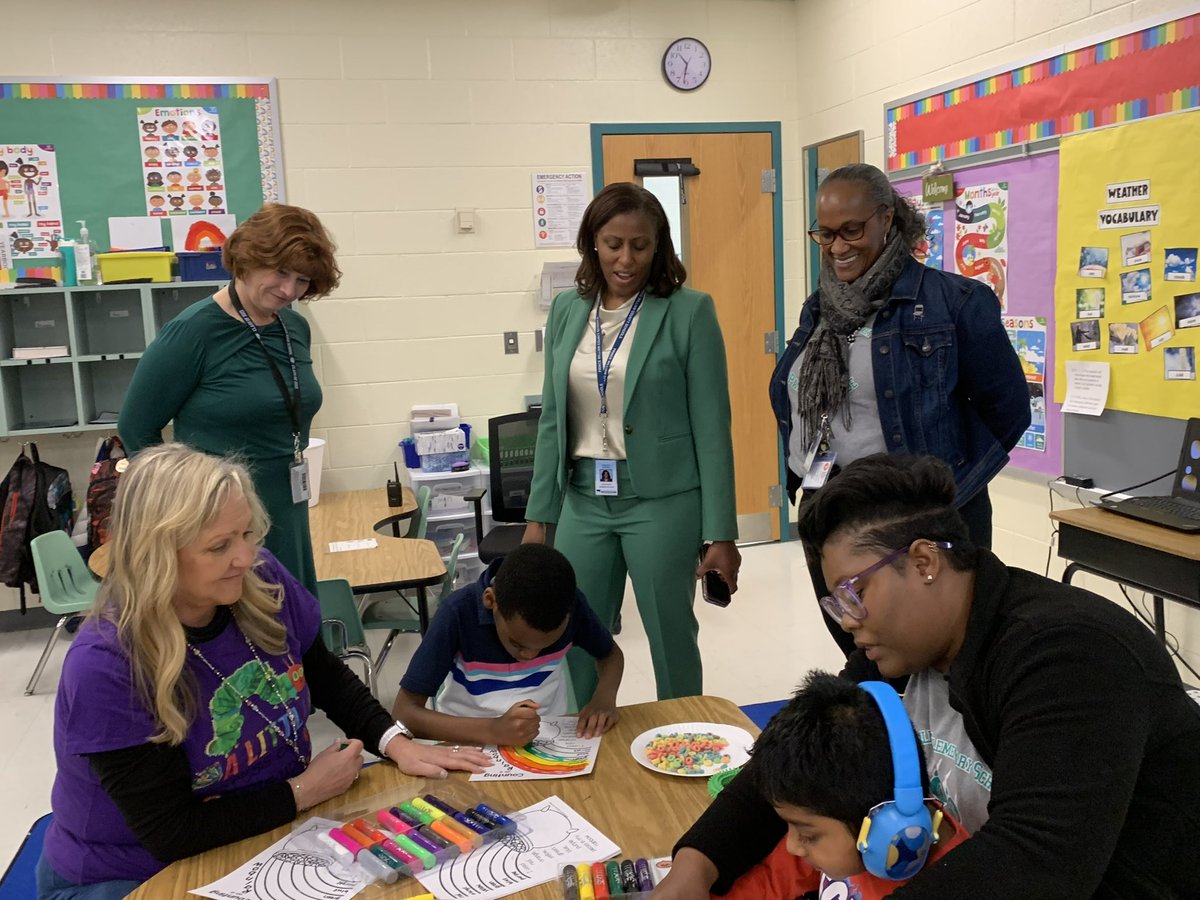 kdicarlo_MWES's tweet photo. The luck oβ the Irish was with us today in rooms 101 & 102! π We started with a visit from @LDMcDade & @DianaGulotta & ended with shamrock shakes for #CookingFriday. Thanks for the visit Dr. McDade! π @PWCSNews @Principal_MWES @kgeorge_mwes #MWESExcellentTogether #5Dens1Pride https://t.co/wKCW50vJ9c