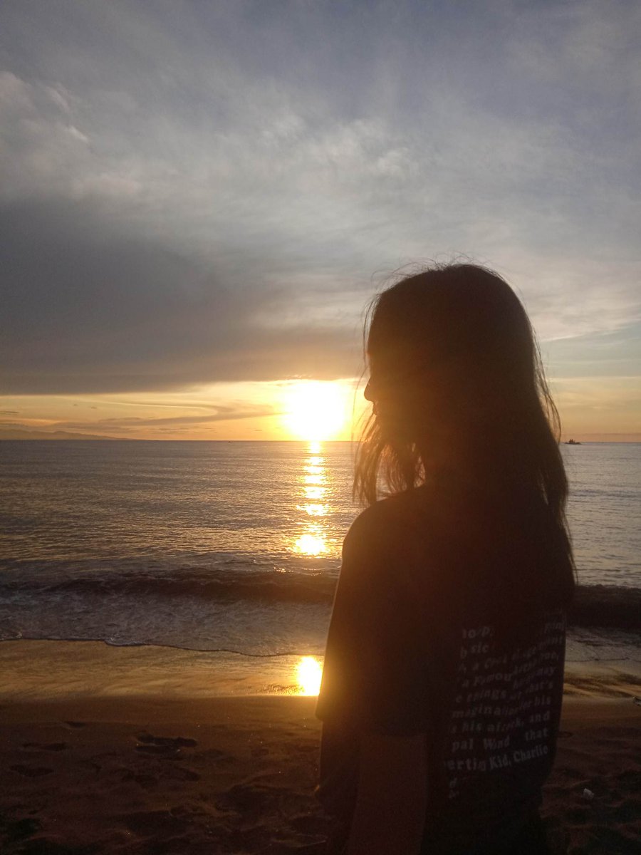 ItsGrecezoyeah's tweet photo. The perfect sky🌅 https://t.co/PklOAebfMv